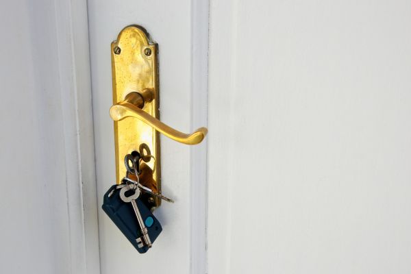 Les 5 étapes incontournables pour changer un barillet de porte