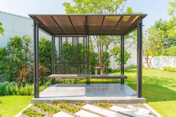 Les meilleures pergolas pour embellir votre terrasse en 2025