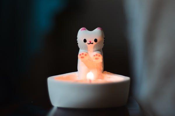 Veilleuse chat : la solution douce pour rassurer et décorer la chambre